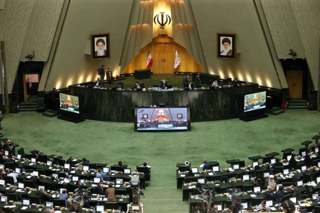 افراد دارای تابعیت دوگانه و گرین کارت نمی توانند نامزد ریاست جمهوری شوند