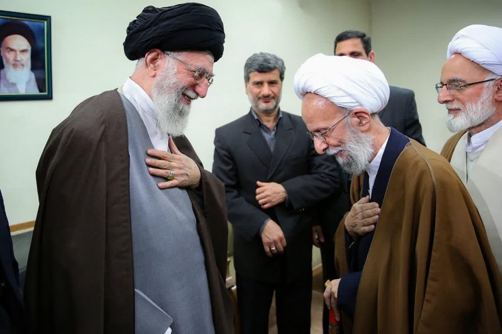 پیام تسلیت رهبر انقلاب درپی درگذشت آیتالله مصباح یزدی حضرت آیتالله خامنهای در پیامی درگذشت عالم ربانی، فقیه و حکیم مجاهد، آیت الله مصباح یزدی را تسلیت گفتند.