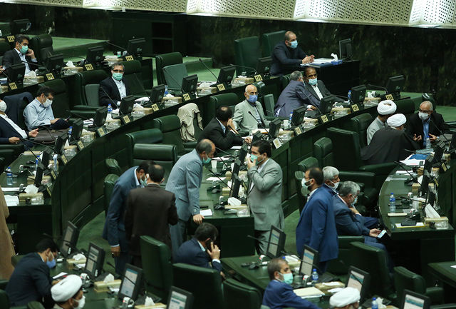 طرح ممنوعیت خروج مسئولان‌ تا قبل از ۱۴۰۰ به نتیجه می رسد/ شورای نگهبان نگاه همسو دارد