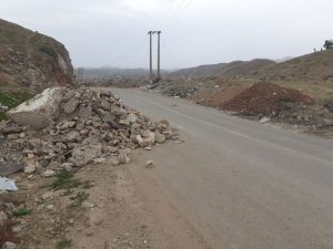 مسجدسلیمان …سایه بی مهری بعضی از مدیران مربوطه،برخروجی جاده پشت برج به اندیکا