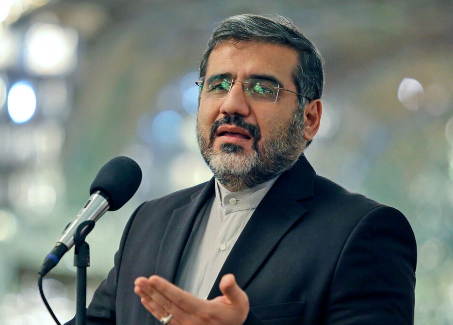 وزیر ارشاد: فیلم «برادران لیلا» مشمول محدودیتهای قانونی میشود / به آنها اعلام شده بود که بدون اخذ مجوز اکران به کن نروند / بنا این است که فیلم، اکران نشود؛ البته ممکن است تبصرهای داشته باشد / اگر عناصری در داخل با فیلم «عنکبوت مقدس» همکاری کرده باشند، مشمول مجازاتهای تنبیهی خواهند شد