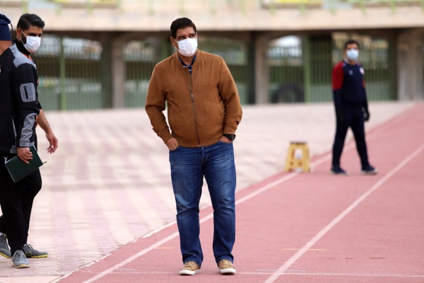مهاجری: مشکلی برای نقل و انتقالات نداریم / امیدواریم دل هواداران نفت مسجد سلیمان را شاد کنیم