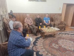 فرماندار مسجدسلیمان با حضور در خانه ایلیا صالحی پور از موفقیت وی در مسابقات وزنه برداری آسیا تجلیل نمود