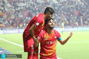 تنش و درگیری در بازی امروز اهواز؛ پلیس داور را اسکورت کرد