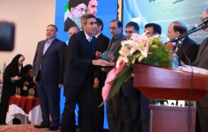 در پنجاه وسومین سالگرد معاهده رامسر، جایزه قهرمانی تالاب کشور به ایمان کاهکش انجمن مدافعان محیط زیست خوزستان رسید