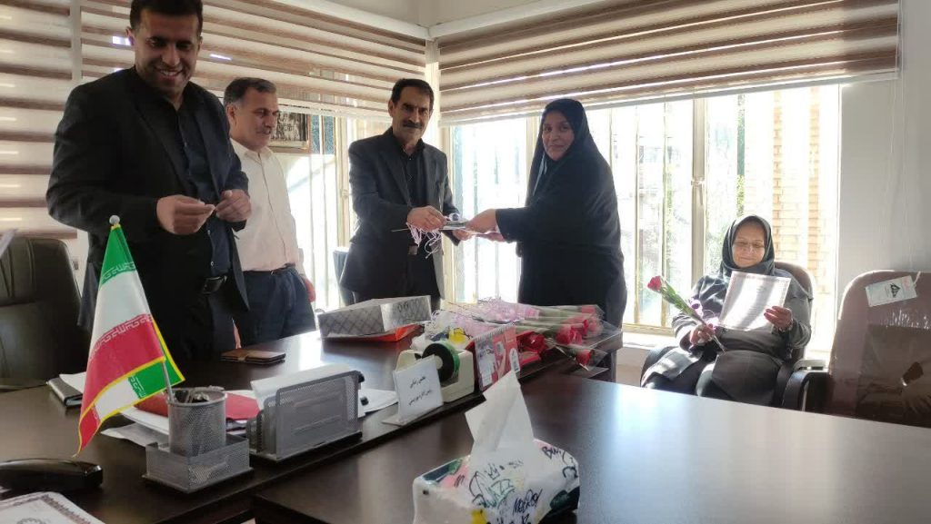 تجلیل رئیس بهزیستی مسجدسلیمان از بانوان شاغل در مجموعه به مناسبت روز زن