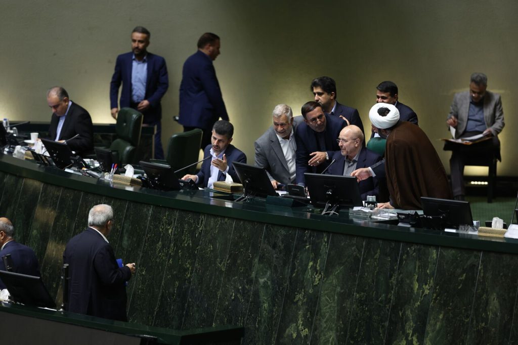 موافقت مجلس با تمدید ۶ ماهه دوره ششم شوراهای شهر و روستا
