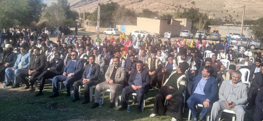 اختتامیه اولین جشنواره موسیقی کرنانوازی در شهرستان لالی برگزار شد.