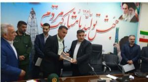آیین تکریم و معارفه بخشداران قدیم و جدید عنبر برگزار شد .