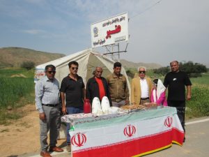 به مناسبت عید سعید فطر شهرداری عنبر برای پذیرایی از مهمانان نوروزی ایستگاه صلواتی برپا کرد .