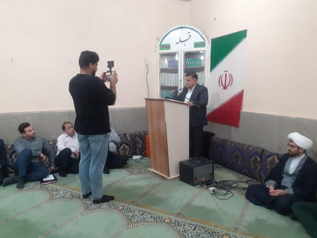 دیدار صمیمی پیمان جهانگیری فرماندار مسجدسلیمان ومعاونین باتفاق شورای اداری بامردم ،در مسجدکوی شهید لرستانی .به همراه تصاویر
