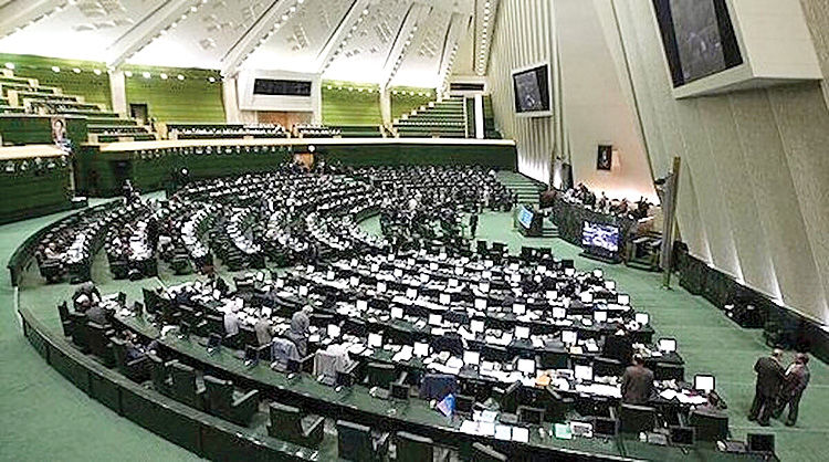 نمایندگان مجلس به خیز دولت برای افزایش قیمت سوخت واکنش نشان دادند؛ بهارستان علیه نرخ سوم بنزین