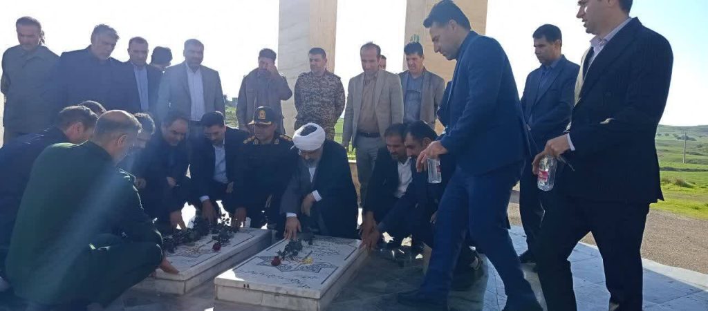 تجدید عهد با آرمانهای شهدا در آیینی فرهنگی و انقلابی در لالی برگزار شد