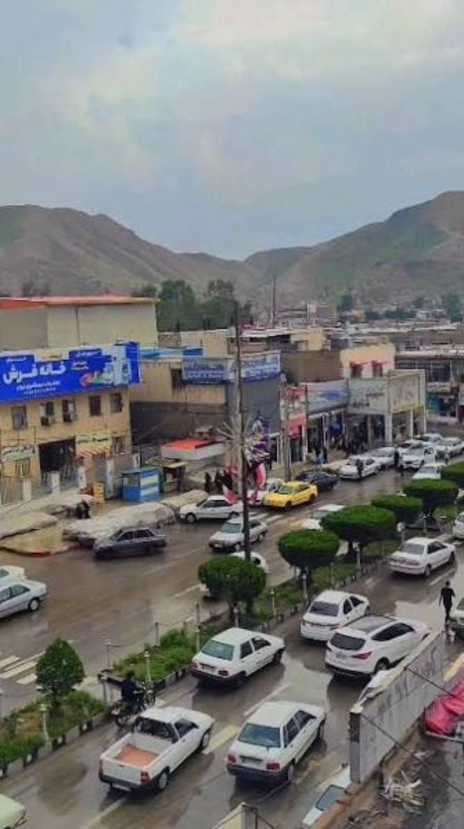 توقف  خودروها در ایستگاه‌های اتوبوس ، تقاطع‌ها و میادین شهر مسجدسلیمان؛✍️ حسین  بیداردل