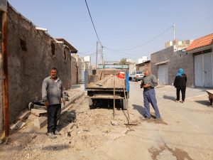 کارگران واحد عمران شهرداری مسجدسلیمان در گرمای طاقت‌فرسا، خدمت‌رسانی را متوقف نکردند